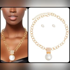 Elegant Gold and Pearl Necklace Set
